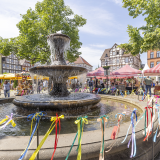 Der Wunschbrunnen war ein bunter Mittelpunkt.