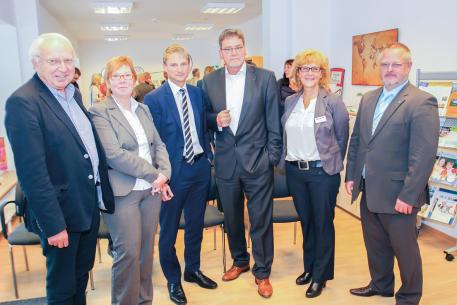 Gruppenbild Eröffnung Südstadtbüro